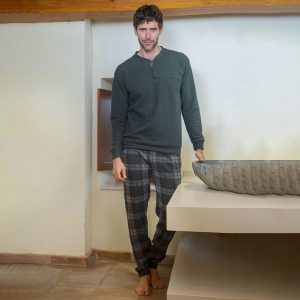 Muslher Invierno. Pijama Hombre Cuello Botones. 235617.