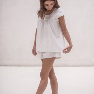 Pijama corto para mujer con bordado – Modelo Camelia