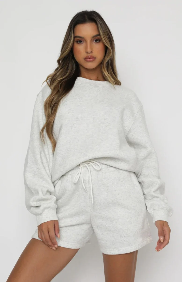 Women's Crewneck Sweatshirt & Shorts Set - Imagen 3